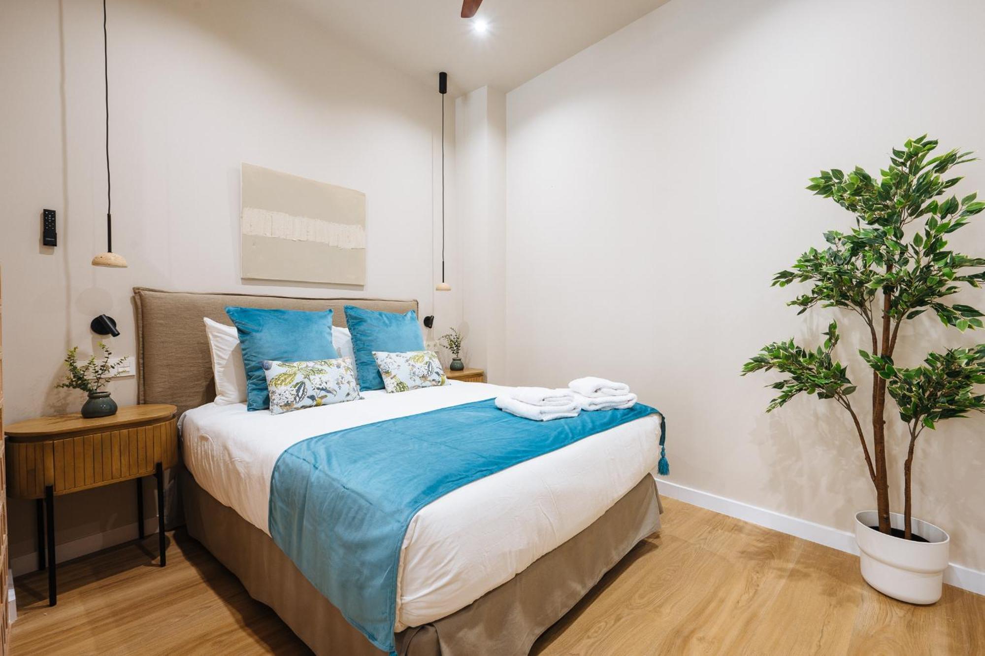 New Hostly Alameda Apartments Севилья Экстерьер фото