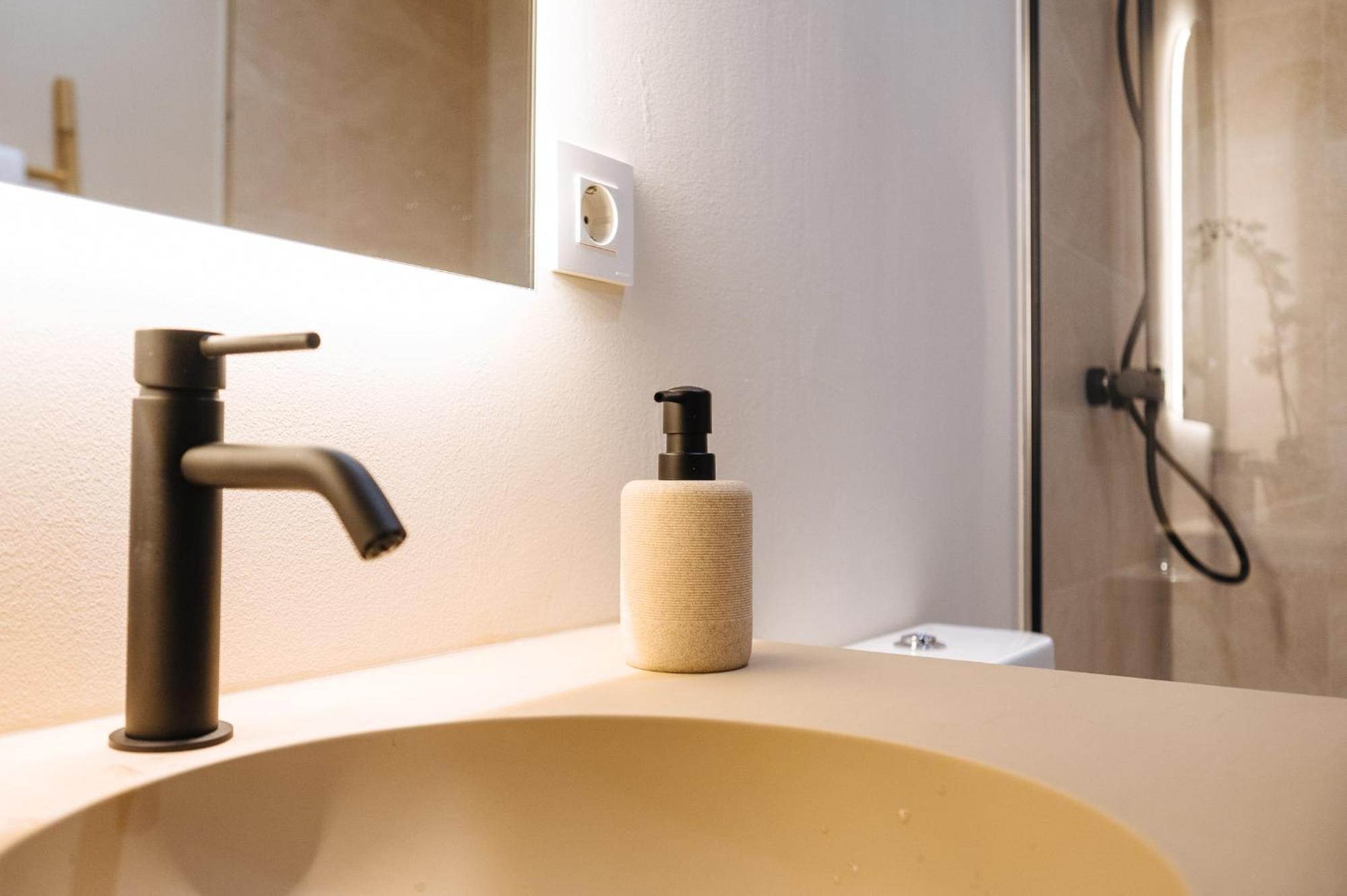 New Hostly Alameda Apartments Севилья Экстерьер фото