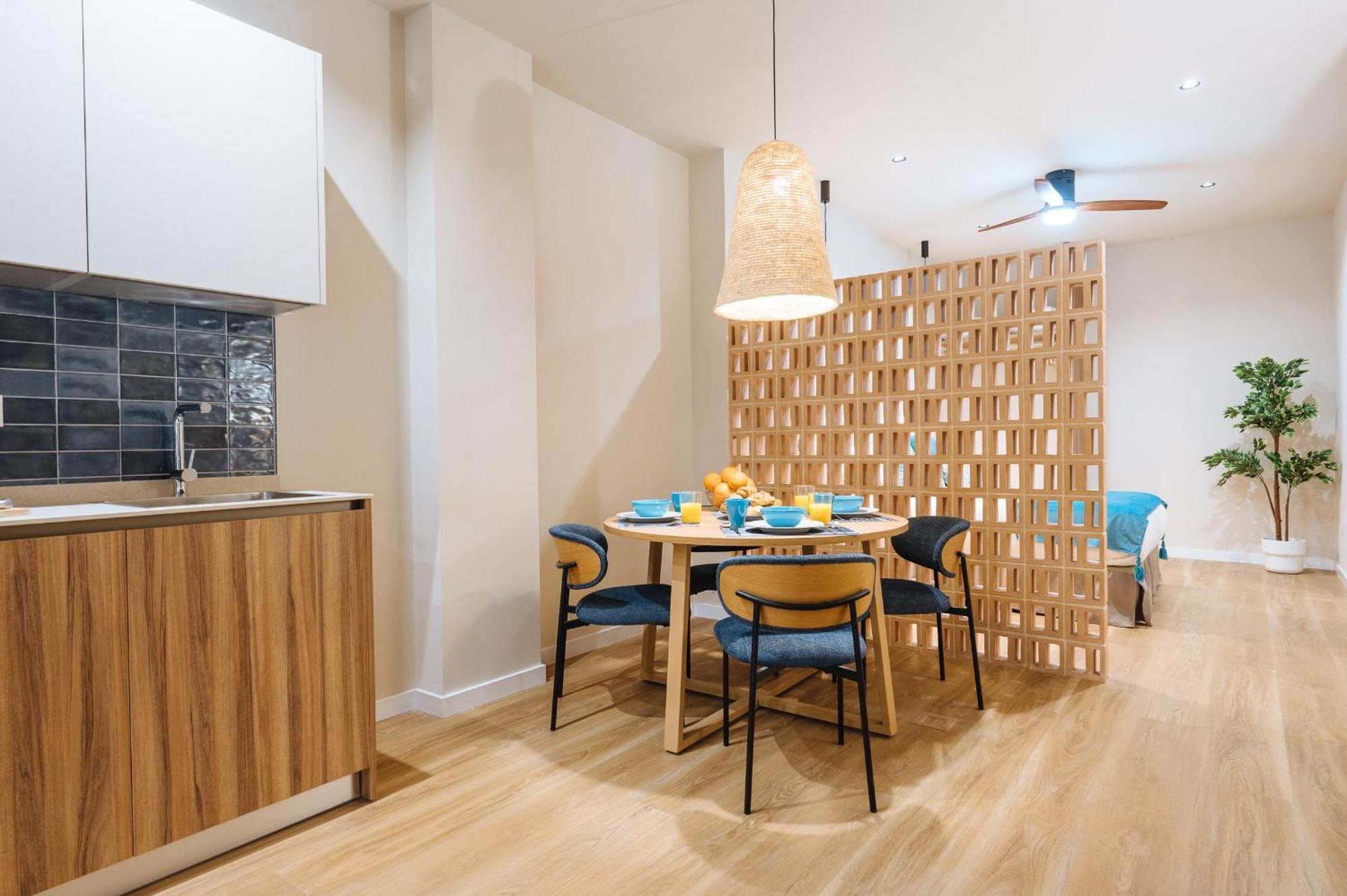 New Hostly Alameda Apartments Севилья Экстерьер фото